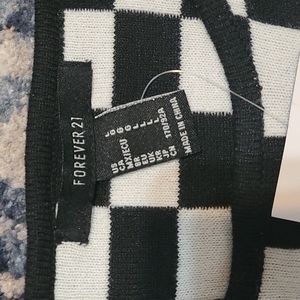 Womens medium forever 21 sweater says large but, fits like medium